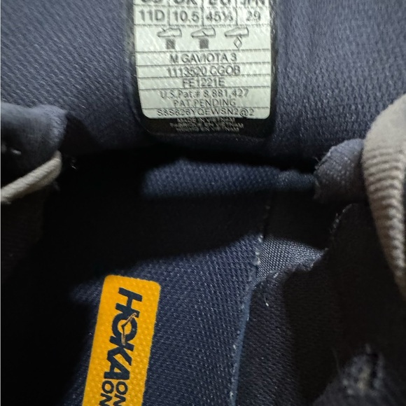 Hoka’s max air cushion 11D. Like new - Picture 5 of 5